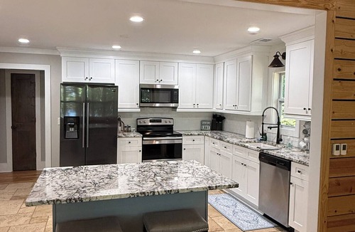 Gainesville Cottage | WATER FRONT 3-bedroom cottage on Lake Lanier