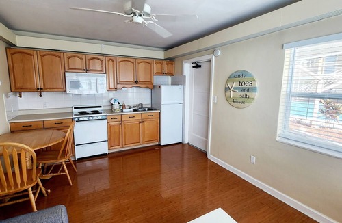 Bay Esplanade Apartment | Waterfront 1 Bedroom Retreat w/Stunning Views 5-Min Walk to Clearwater Beach