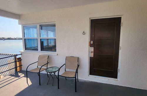 Bay Esplanade Apartment | Waterfront 1 Bedroom Retreat w/Stunning Views 5-Min Walk to Clearwater Beach