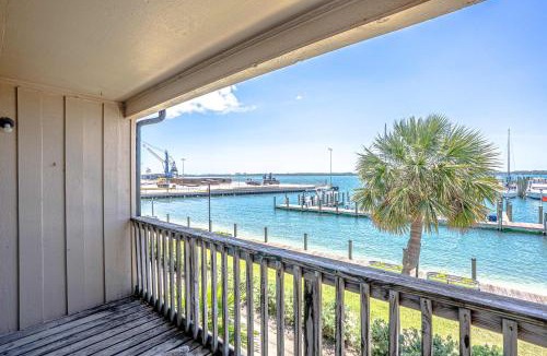 Thomas Drive House | Waterfront 2-Bedroom Condo in Panama City