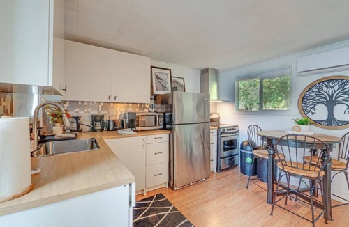 Algonquin Highlands Cabin | Waterfront Little Loon Cottage on Halls Lake