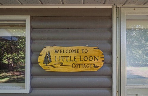 Algonquin Highlands Cabin | Waterfront Little Loon Cottage on Halls Lake