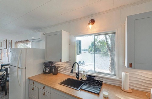 Algonquin Highlands Cabin | Waterfront Calming Nest Cottage on Halls Lake