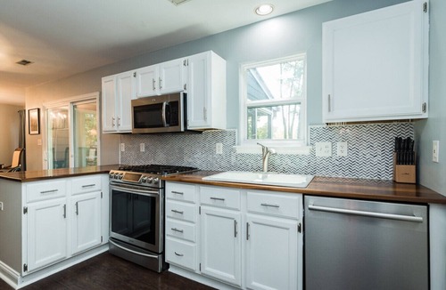 Chapel Hill House | Waterfront Chapel Hill Retreat Near UNC | Sleeps 10