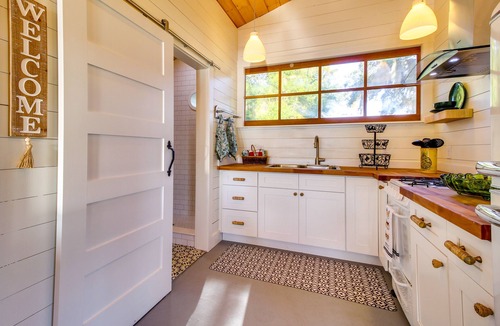 Midway Apartment | Waterfront Colonels Island Vacation Rental Studio!