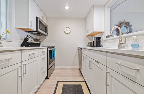 Dunedin Condo | Waterfront Condo w/Heated Pool, Pier & Sunset Views – Walk to Dunedin Causeway & Honeymoon Island!