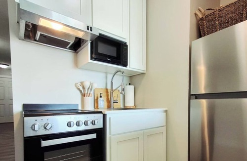 Thomas Drive Condo | Waterfront Condo with Stunning Marina Views
