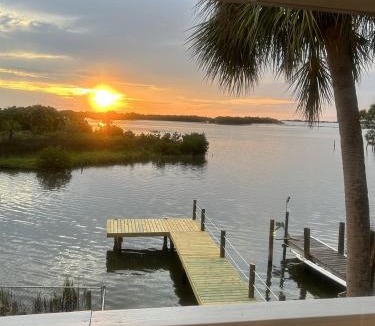 Cedar Key House | Waterfront Cottages with Sunsets, Kayaks Included!