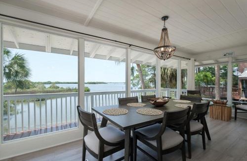 Cedar Key House | Waterfront Cottages with Sunsets, Kayaks Included!