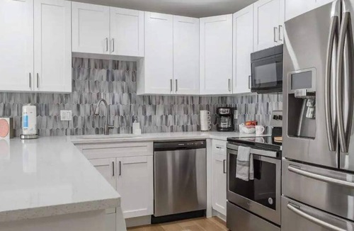 Apollo Beach House | Waterfront - Family & Pet Friendly for 6
