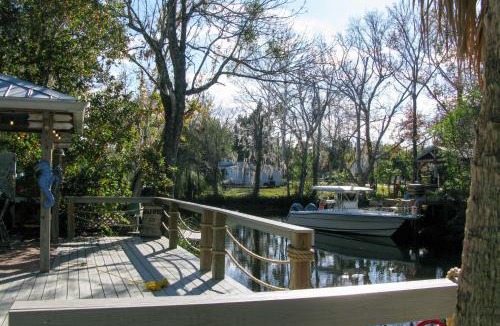 Weeki Wachee Gardens House | Waterfront Florida Abode w/Deck, Grill & Fire Pit