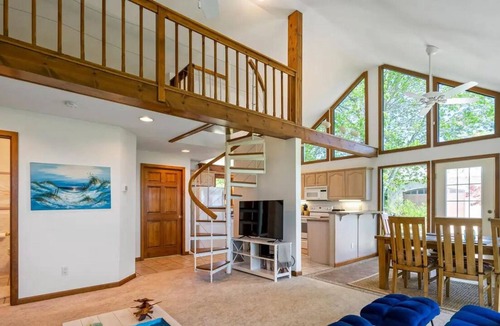 Valley Lee House | Waterfront getaway with private beach!