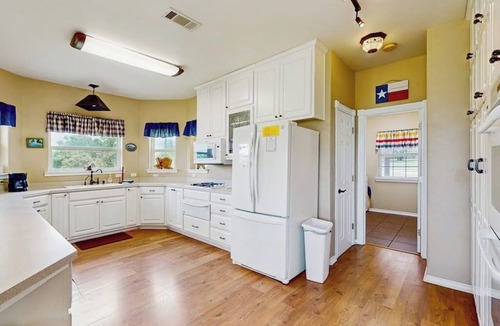 Buchanan Dam House | Waterfront Home With Kayak, View, Fire Pit & Wifi - Dog-friendly