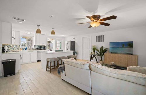 Hudson Beach Estates House | Waterfront Hudson Home: Fishing, Pets & Fun!