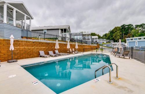 Sherrills Ford House | Waterfront Lake Norman Cabin w/Screened Porch!