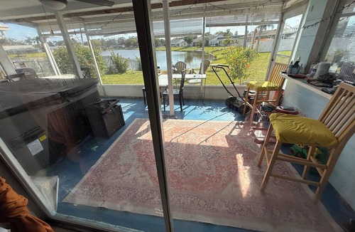 Holiday House | Waterfront Large Efficiency Room in peaceful Holiday Home with AC TV WiFi
