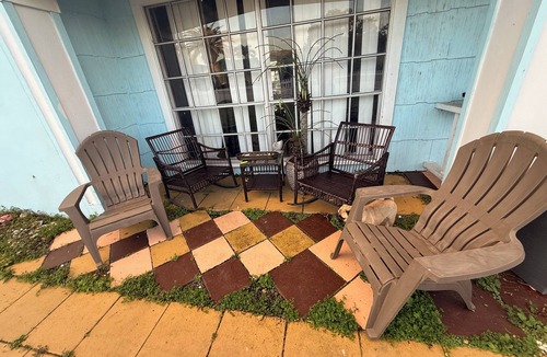 Holiday House | Waterfront Large Efficiency Room in peaceful Holiday Home with AC TV WiFi