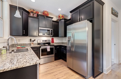 Dillsboro Cabin | Waterfront mountain home right on the river with ample space - Dogs OK