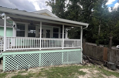 Doctors Inlet Apartment | Waterfront Retreat-Dock, Fishing & More!