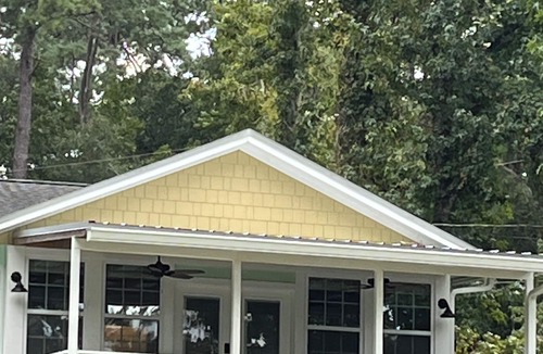 Doctors Inlet Apartment | Waterfront Retreat-Dock, Fishing & More!