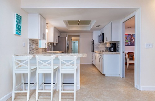 Bay Crest Park House | WATERFRONT RESORT! ON TAMPA BAY WITH SALT HEATED POOL KAYAKS & PADDLEBOARDS 5BDR