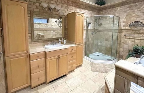 Lake Hopatcong House | WaterFront Vacation House with PRIVATE dock/Grill Area/fishing deck/massage tub