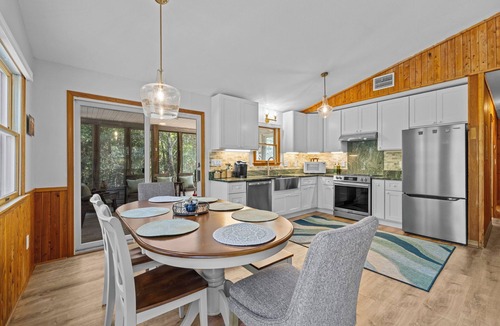 Southern Shores Cottage | Wave Call, in Southern Shores, “Drop-in” for surf and sand!