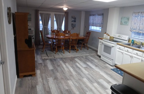 La Villa Gardens Apartment | We are the coolest hosts on the planet! You will love it here!