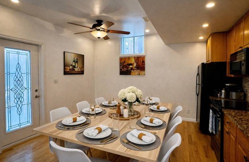 Brampton House | Wedding & Group 8-BR Heated Pool Resort Style