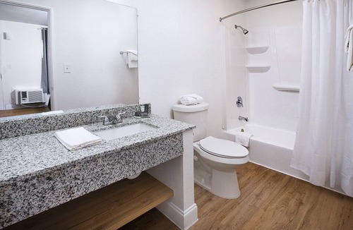 Arlington Hotel | Weekly Inn