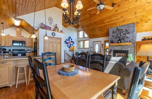 Blowing Rock House | Welcome Home - Great View, Hot Tub, Foosball Table, Fire Pit, 15 minutes to Boone!