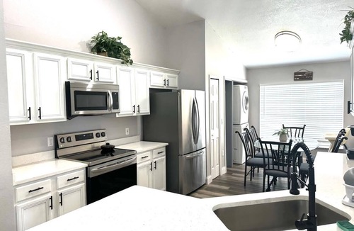 Eagle Pointe South House | Welcome to Happy Stay Home!