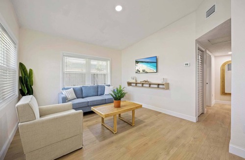 Parsuns To Cocoa Beach Apartment | Welcome to The Drift – Your Laid-Back Beach Escape in Cocoa Beach! 2/2