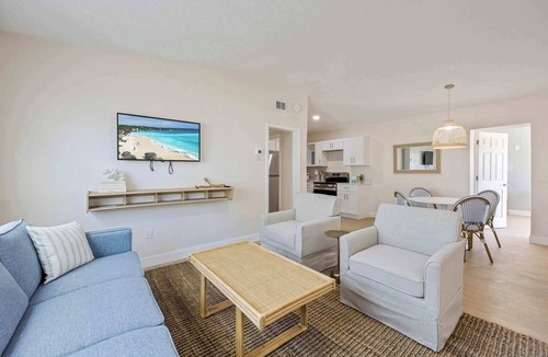 Parsuns To Cocoa Beach Apartment | Welcome to The Drift – Your Laid-Back Beach Escape in Cocoa Beach! 2/2