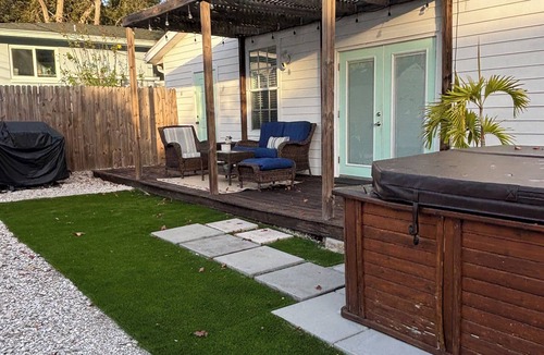 Crystal Beach House | Welcoming 4-bedroom house with hot tub in Palm Harbor