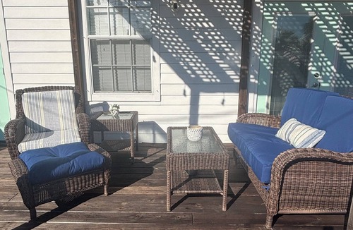 Crystal Beach House | Welcoming 4-bedroom house with hot tub in Palm Harbor