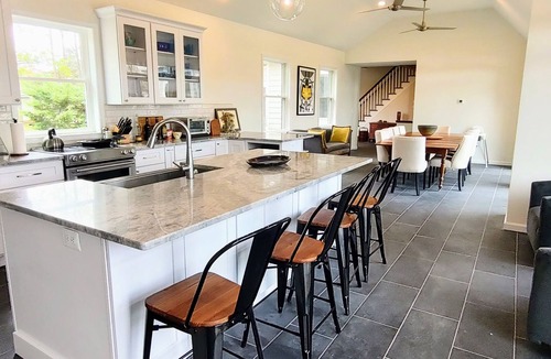 Croom House | West River Waterscape - Where Nature's Whisper Beckons