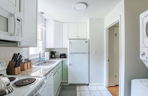 Jefferson Park Avenue Apartment | Westerly Haven A