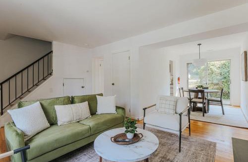 Jefferson Park Avenue Apartment | Westerly Haven B