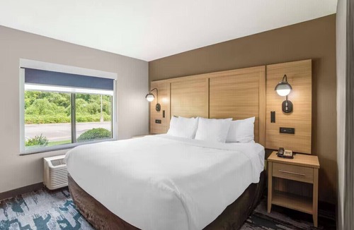 Arcadia Hotel | WestGate Mall King Suite Breakfast, gym, pool