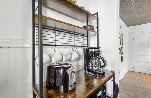 Berkeley Springs Apartment | Whimsical Haven By The Springs - Wifi | Walk to Everything