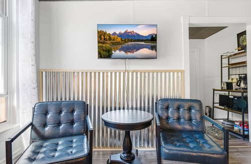 Berkeley Springs Apartment | Whimsical Haven By The Springs - Wifi | Walk to Everything