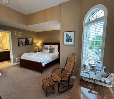 Port Perry Bed & Breakfast | Willow Pond Satellite B&B