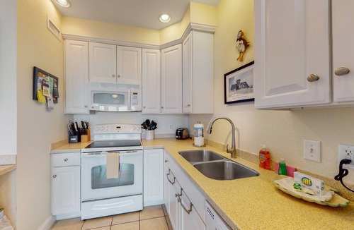 Hatteras Condo | Wonderful ceanfront condo with ocean views, pool, & central AC