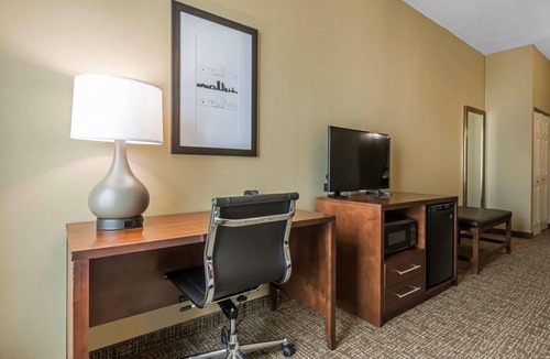 Southside Hotel | Wonderful Stay! 1 Gorgeous Unit, Pool, Breakfast, Parking, Close to Attractions.