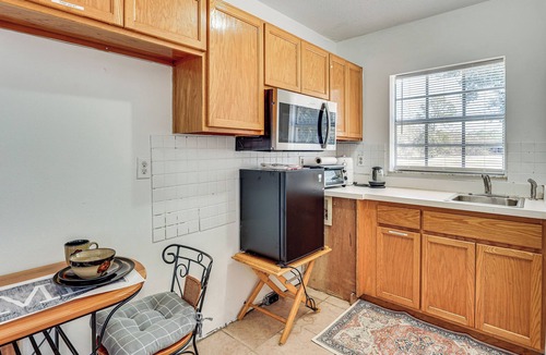 Interlachen Apartment | Wooded Couple's Retreat w/Lanai in Interlachen