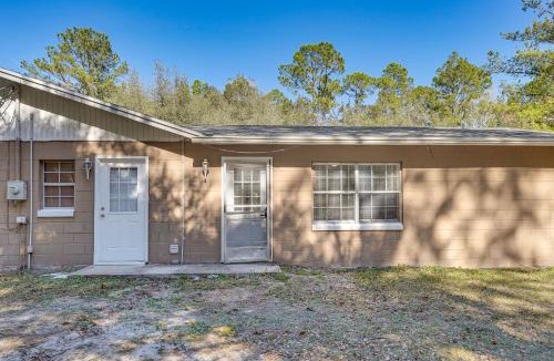 Interlachen Apartment | Wooded Couple's Retreat w/Lanai in Interlachen