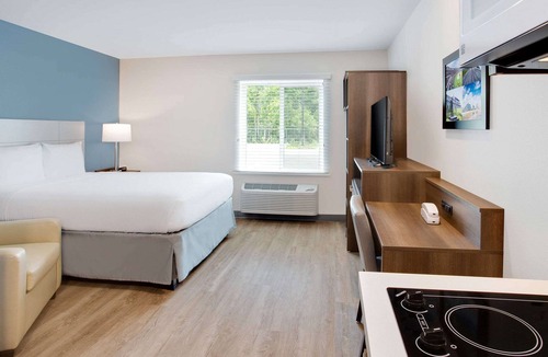 Daytona Beach Hotel | WoodSpring Suites Daytona Beach Int'l Speedway
