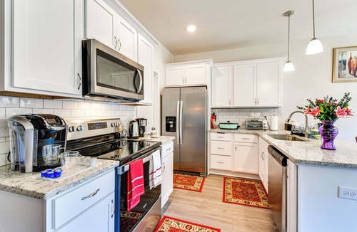 Lula House | Work, Explore & Relax: Modern Townhome in Lula!