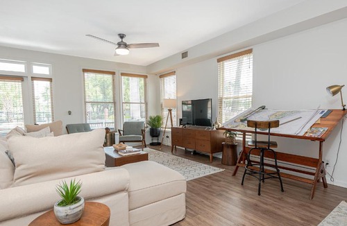 Historic Ybor Apartment | Ybor City Gem I Steps to 7th Ave I Sleeps 6